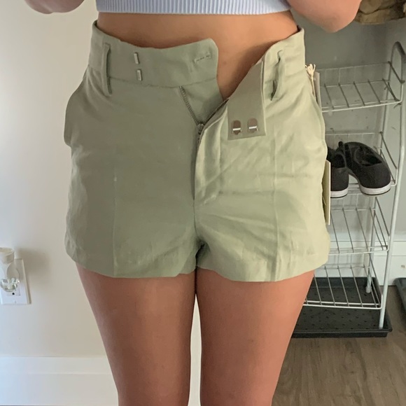 Aritzia Wilfred Shorts - Picture 2 of 7